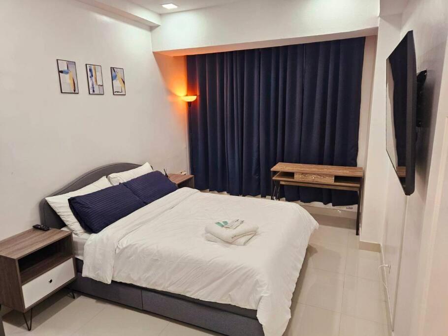 Bgc Beautiful Large 1 Bedroom Sleeps 3 Adults Manila