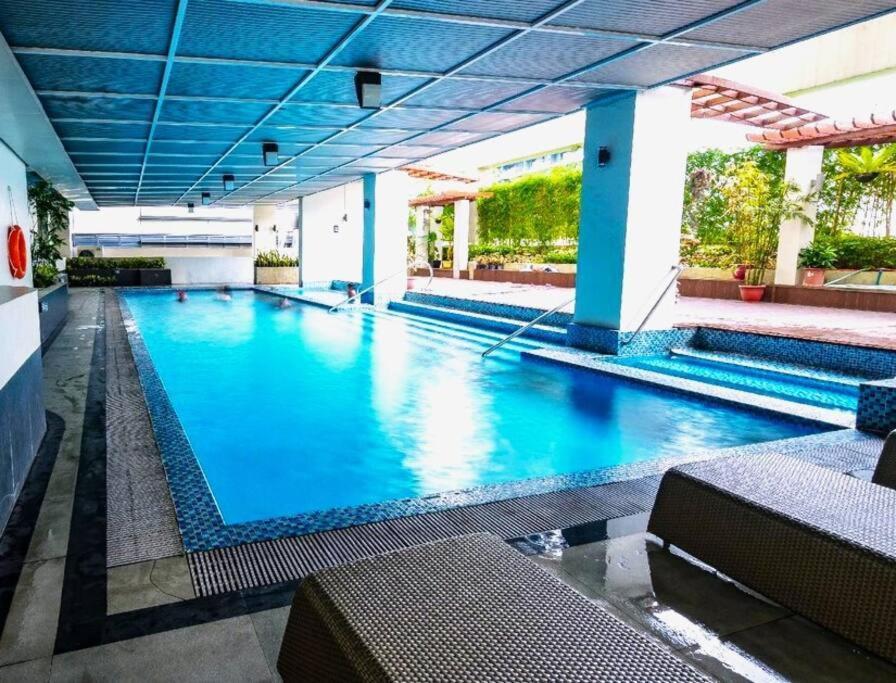 Apartment Bgc Beautiful Large 1 Bedroom Sleeps 3 Adults Manila